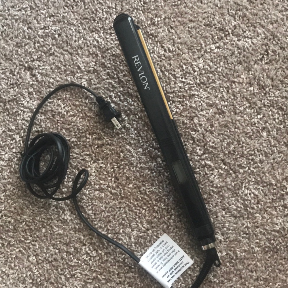 NWOT Revlon Hair Straightener
